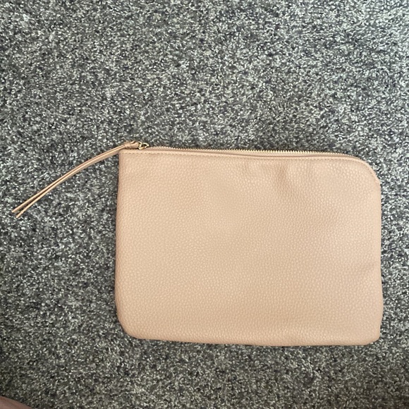 Chloé Parfum: Makeup Pouch - Picture 2 of 3